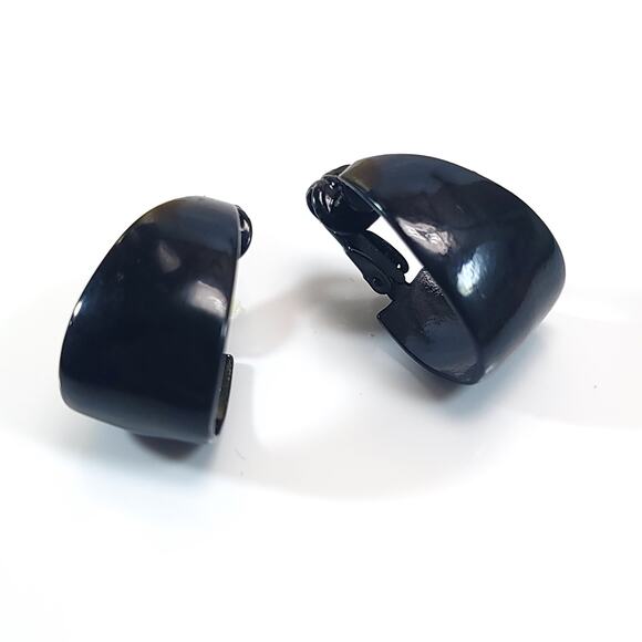 Vintage Black Enamel Clip-On Earrings, Sleek Glossy Curved Design, Retro Chic - Picture 1 of 10